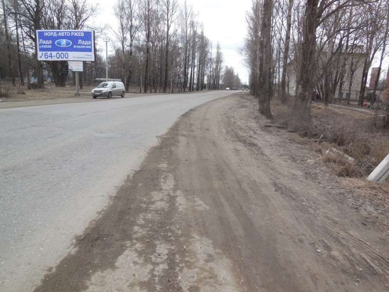 при въезде в город,б