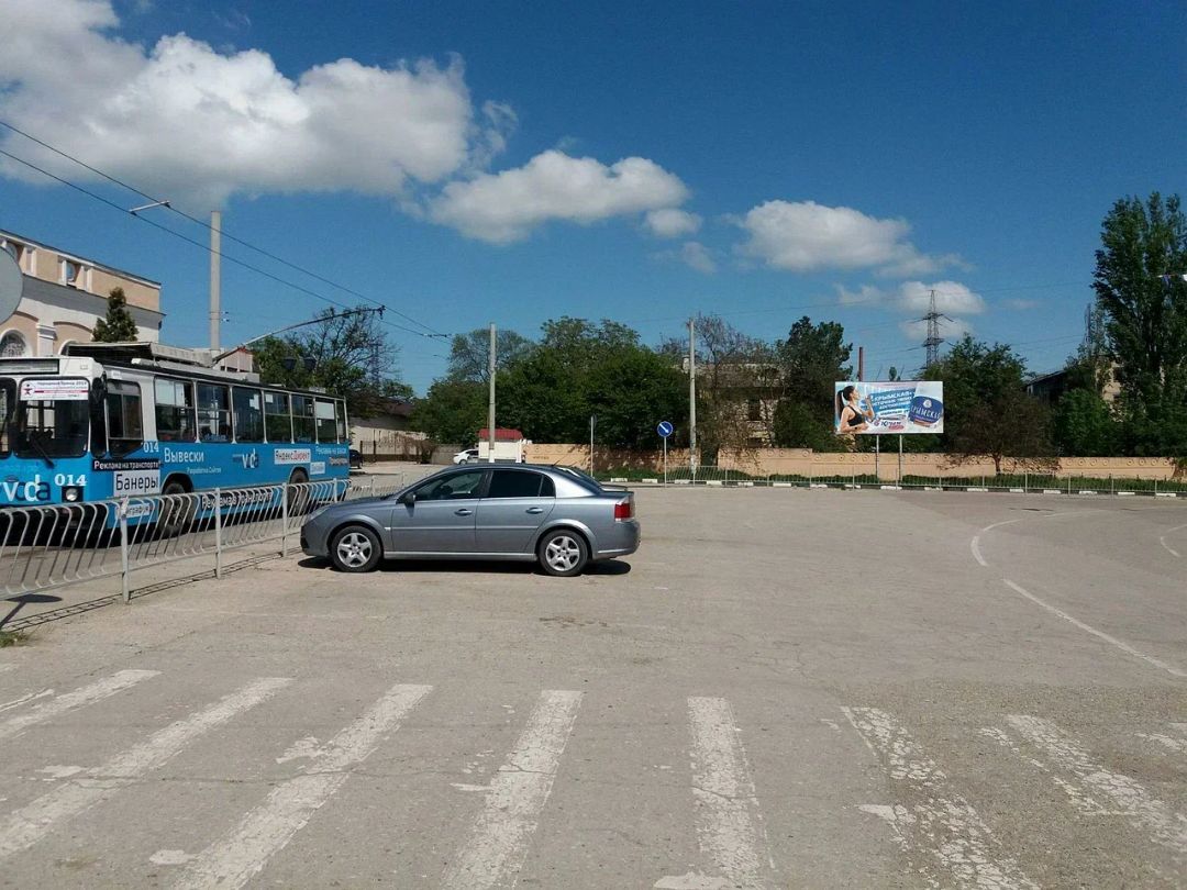 Железнодорожный вокзал, площадь