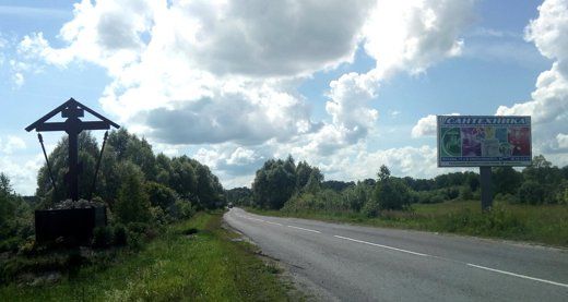 дорога на городской пляж, справа