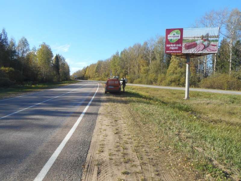 при въезде в город,а