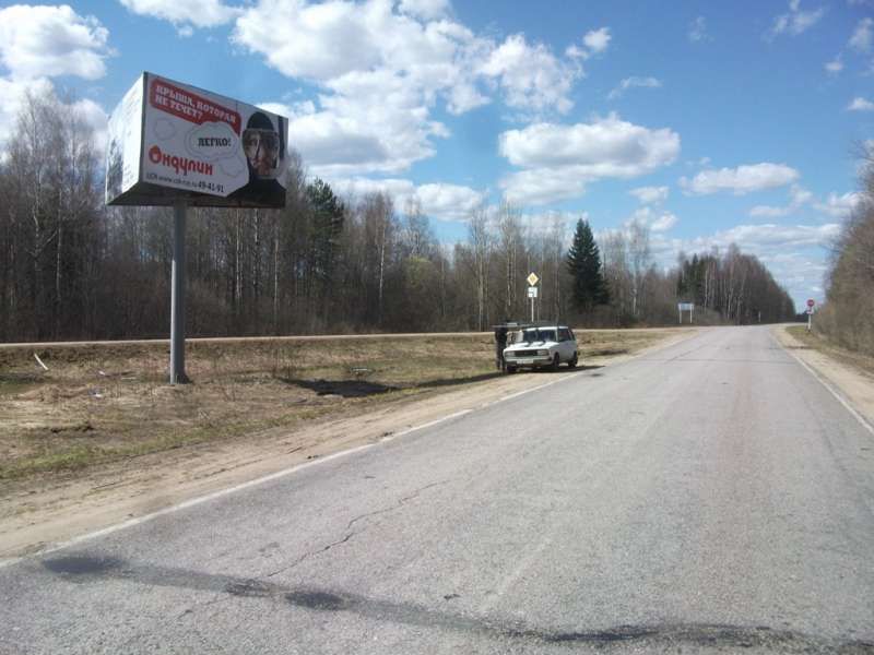 при въезде в город,с