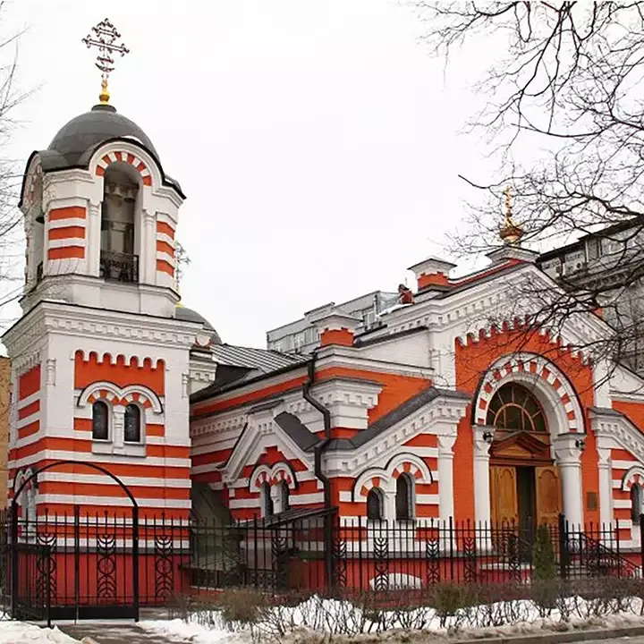 Храм архангела михаила при кутузовской избе. Храм часовня Архангела Михаила. Церковь Архангела Михаила Кутузовский. Храм Архангела Михаила у Кутузовской избы. Храм-часовня Архангела Михаила при Кутузовской избе в Филях.