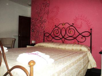 Кованая кровать