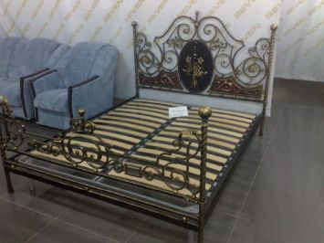 Кованая двуспальная кровать