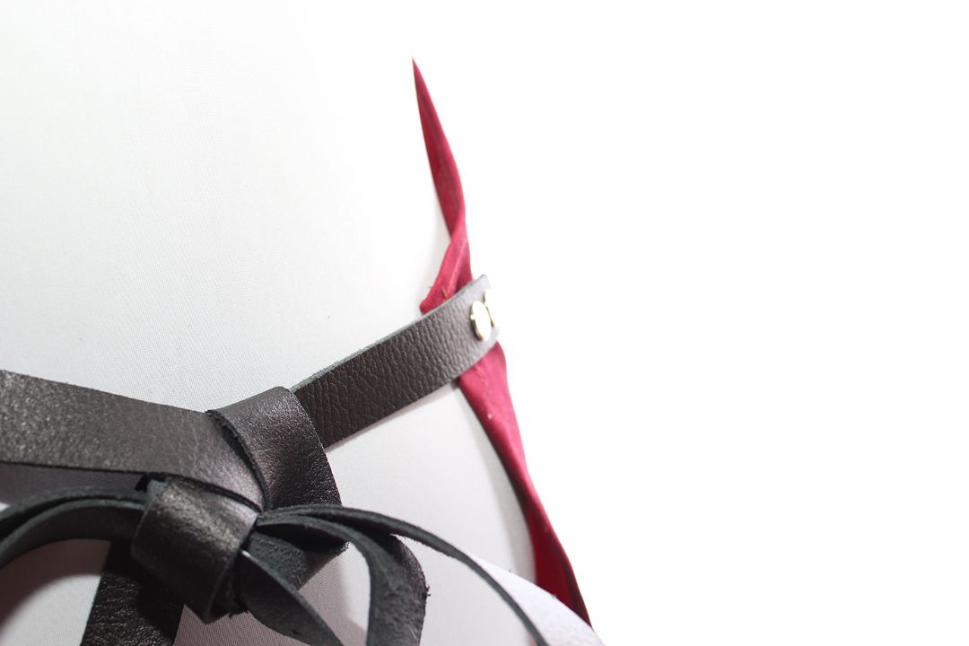 фартук с кожанными ремнями