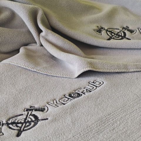 Вышивка на пледах