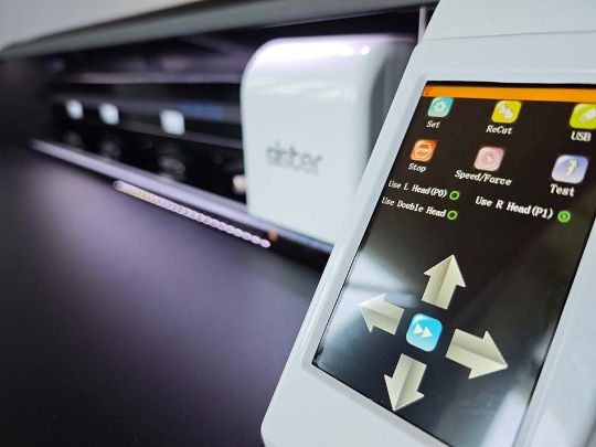 режуший плоттер 70см