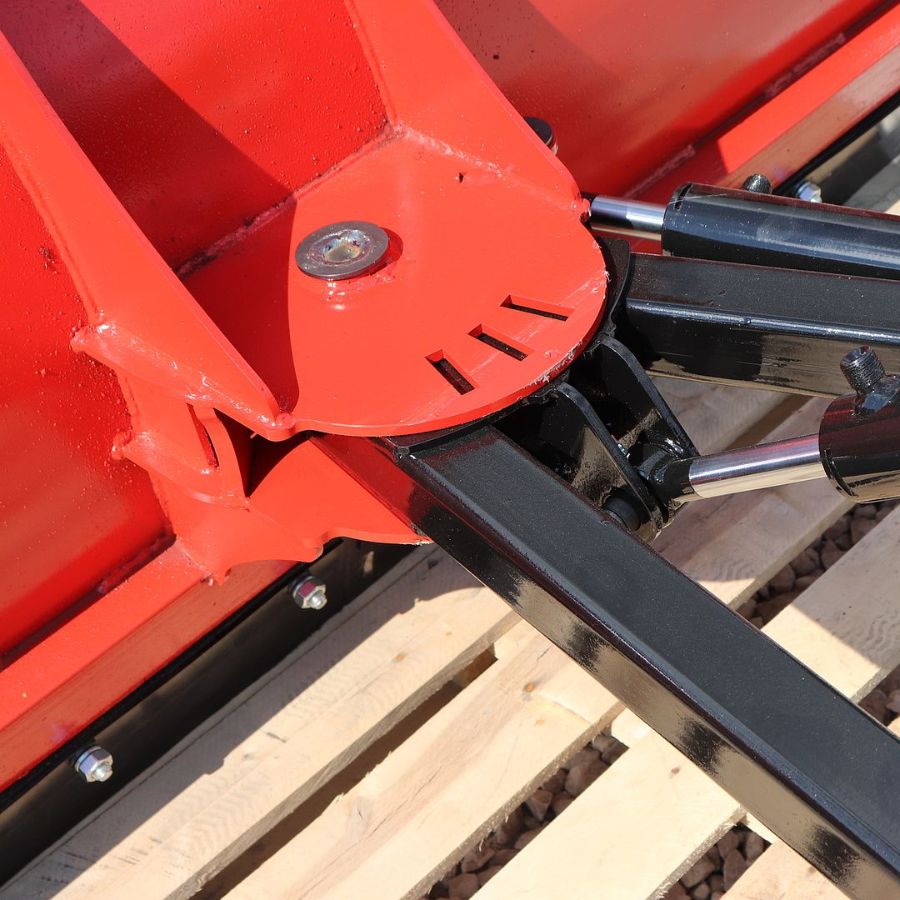 Крепление к раме трактора