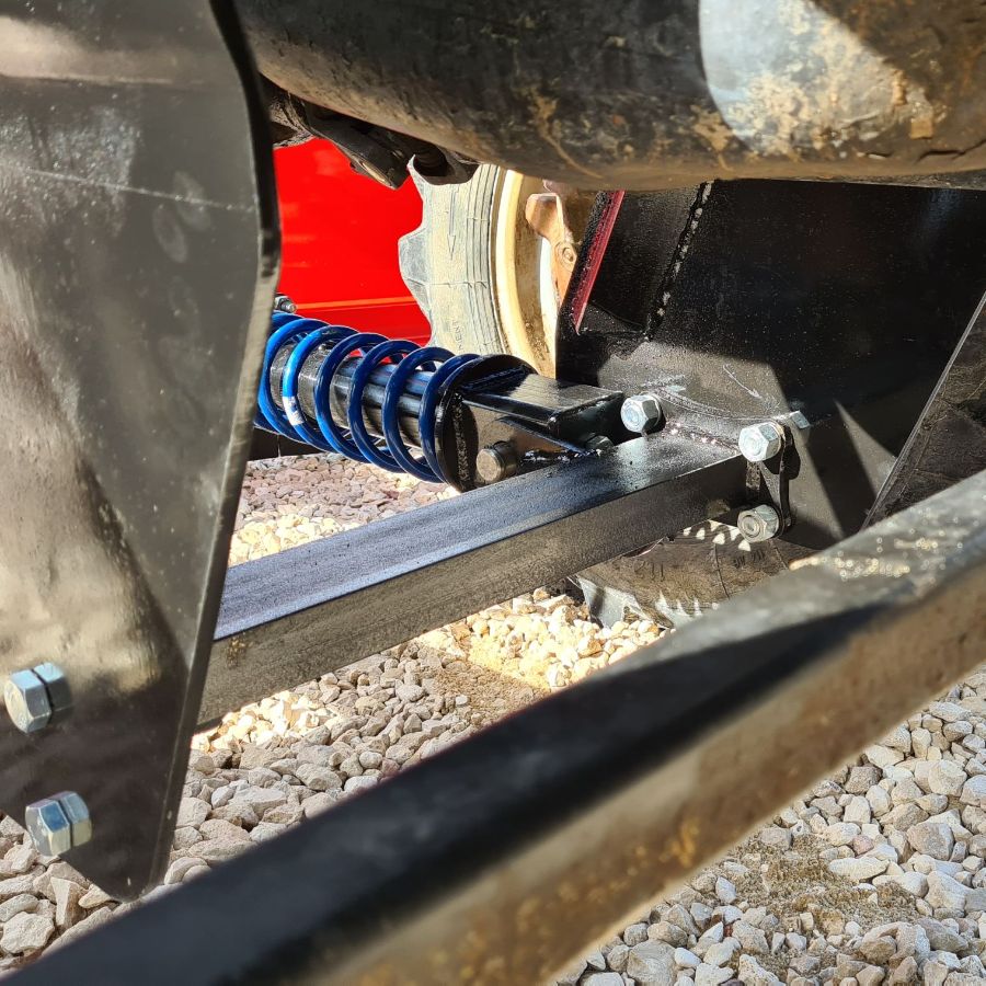 Крепление к раме трактора