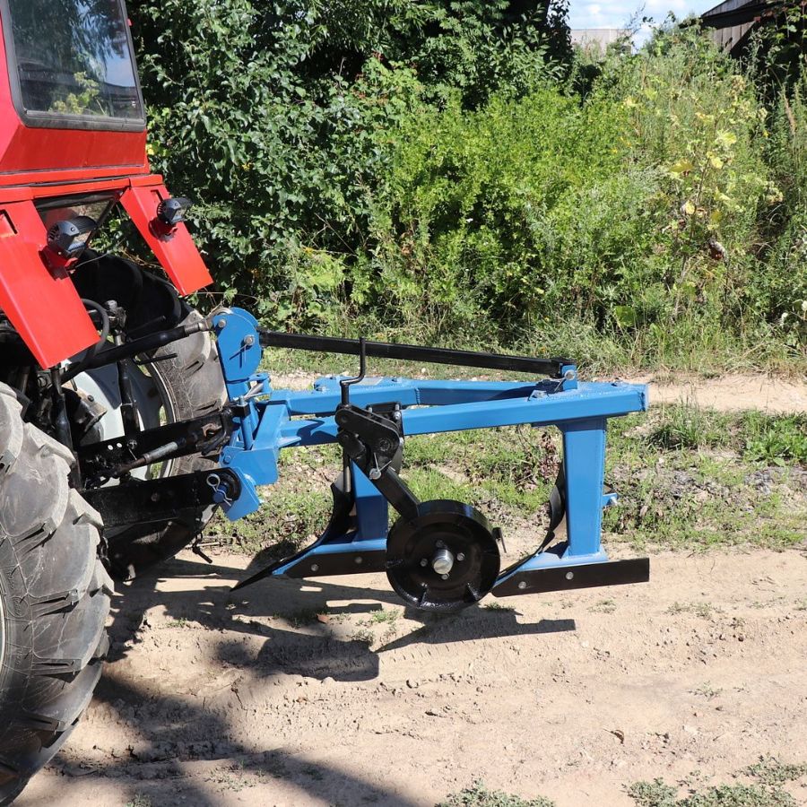 плуг на трактор