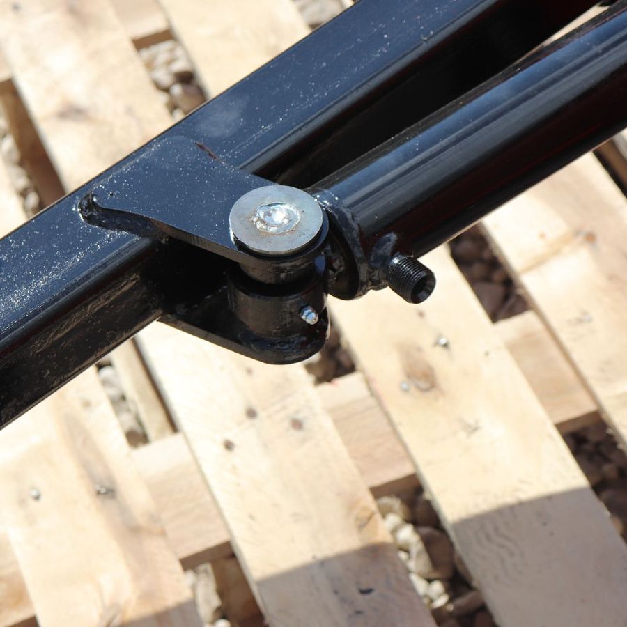 крепление на раму трактора