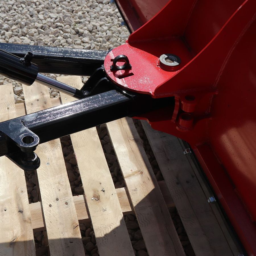 Крепление к раме трактора