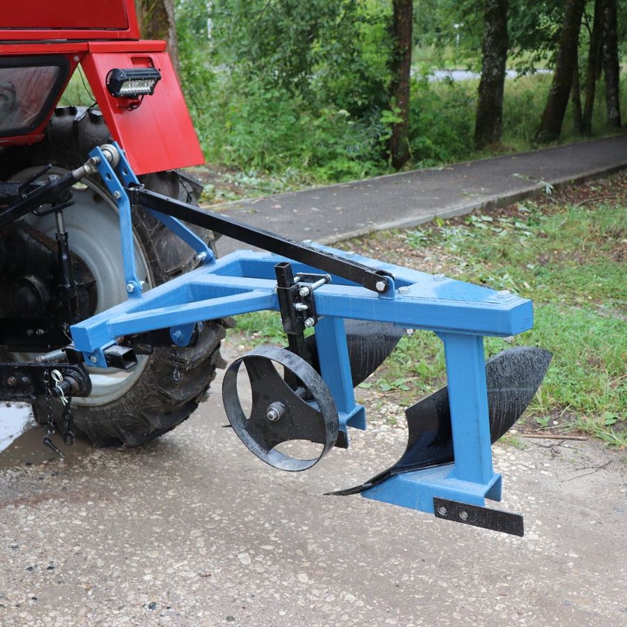 плуг на трактор