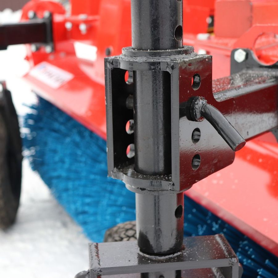 Крепление к раме трактора