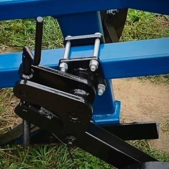 крепление отвала на раму