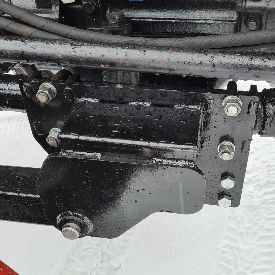 крепление на раму трактора