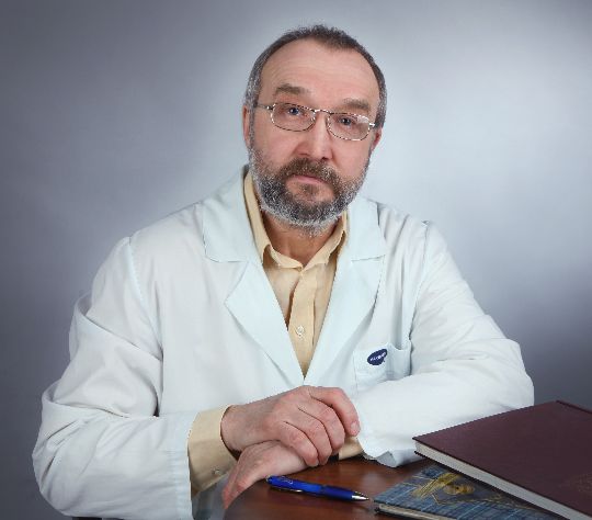 Чернов Евгений Александрович оториноларинголог, фониатр Клиники "НЕВА"