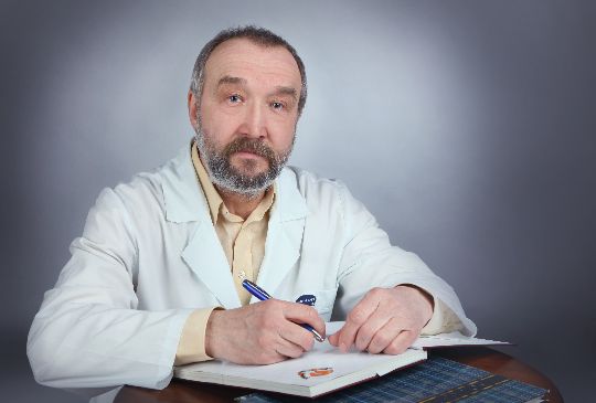 Чернов Евгений Александрович оториноларинголог Клиники "НЕВА"