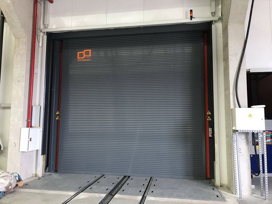 Дробеструйная камера для грузовиков на предприятии в Москве