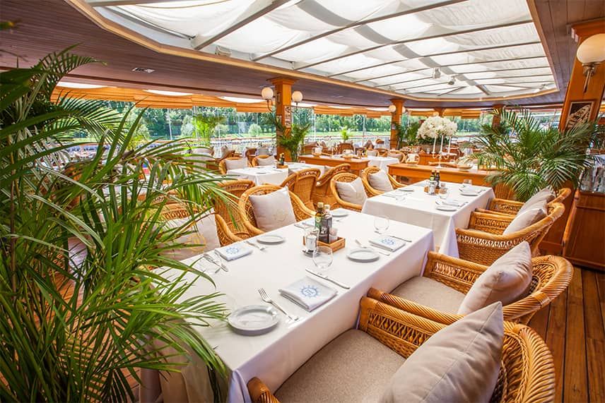 интерьер Ресторан-яхта «Ласточка»