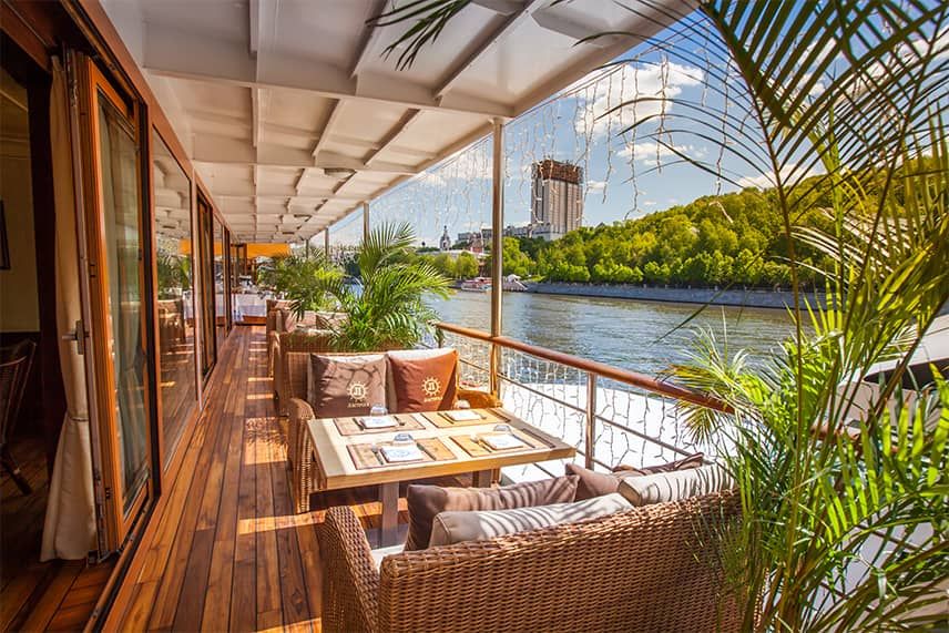 интерьер Ресторан-яхта «Ласточка»