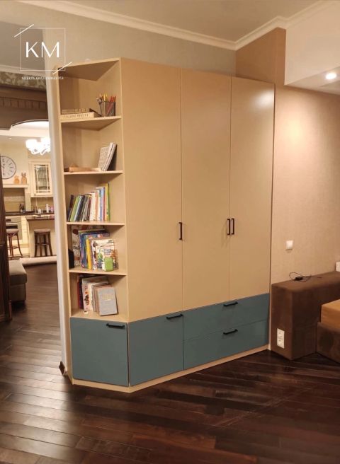 Распашной шкаф в детскую комнату