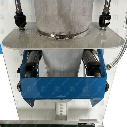 Аспирационная колонка на весовом дозаторе для муки