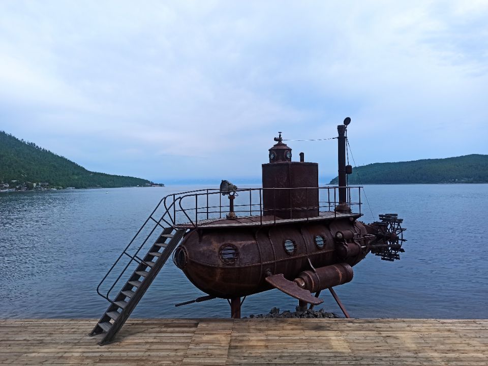 Исток реки Ангары, единственной реки, вытекающей из Байкала.