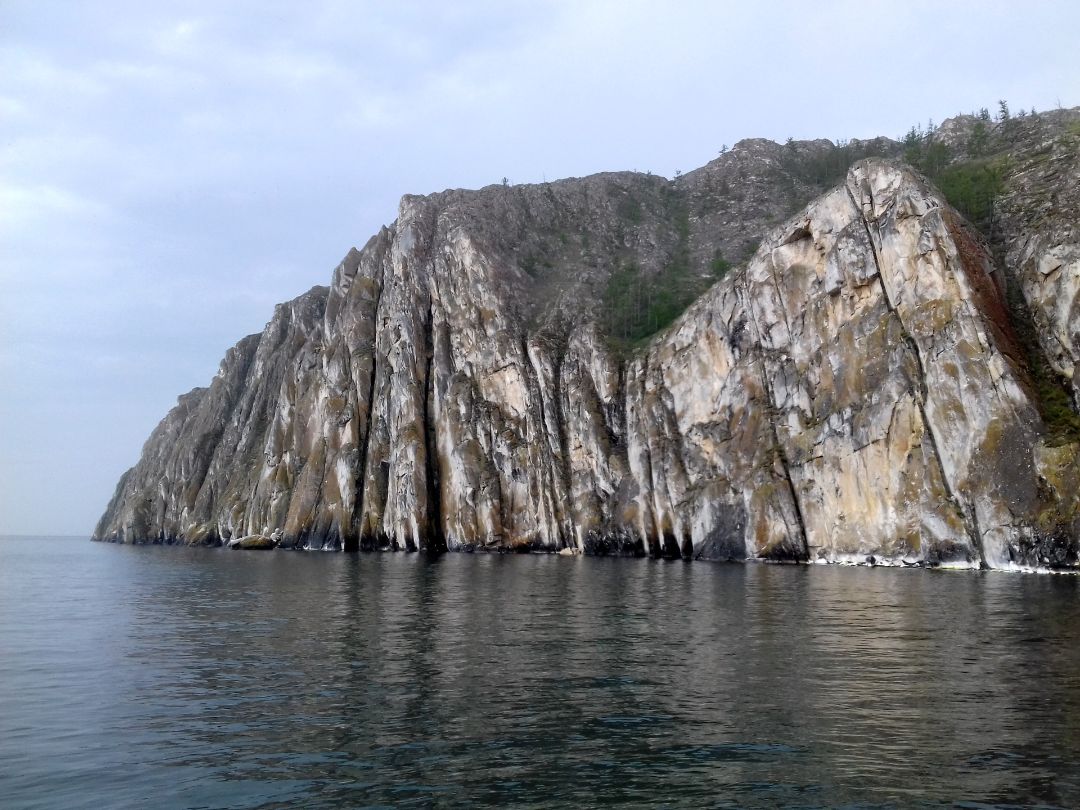 Утес Саган-Заба на Байкале