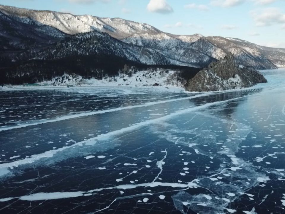 Бухта Песчаная на Байкале зимой