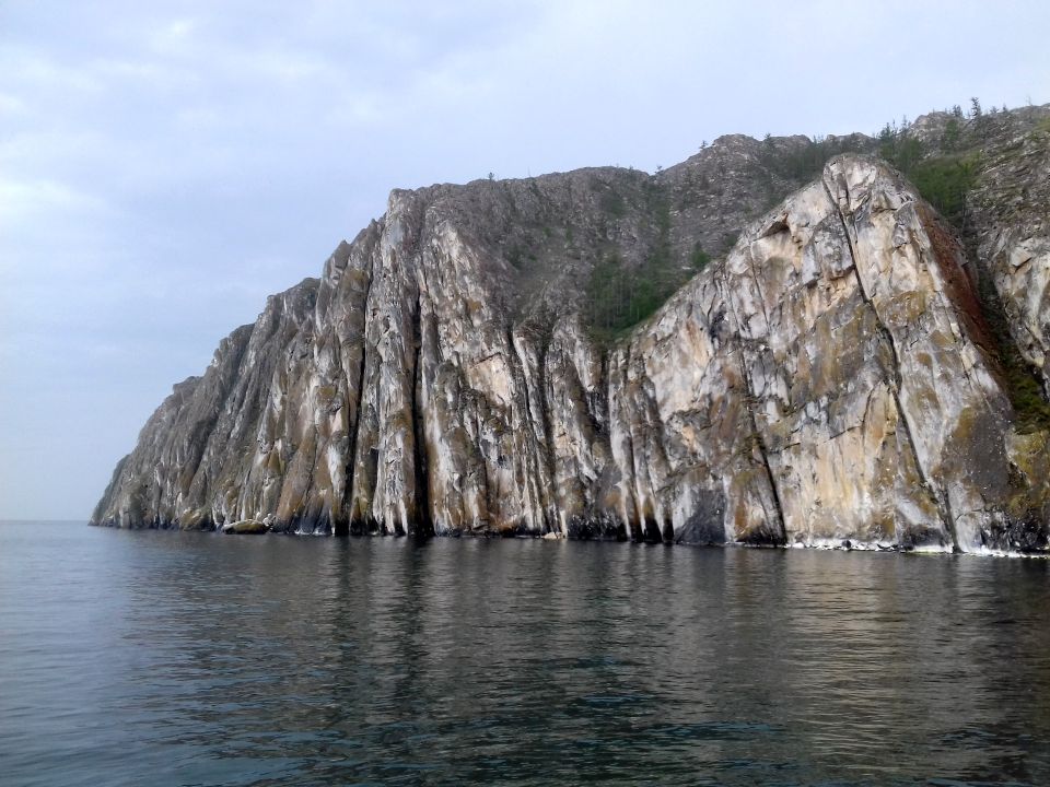 Утес Саган-Заба на Байкале