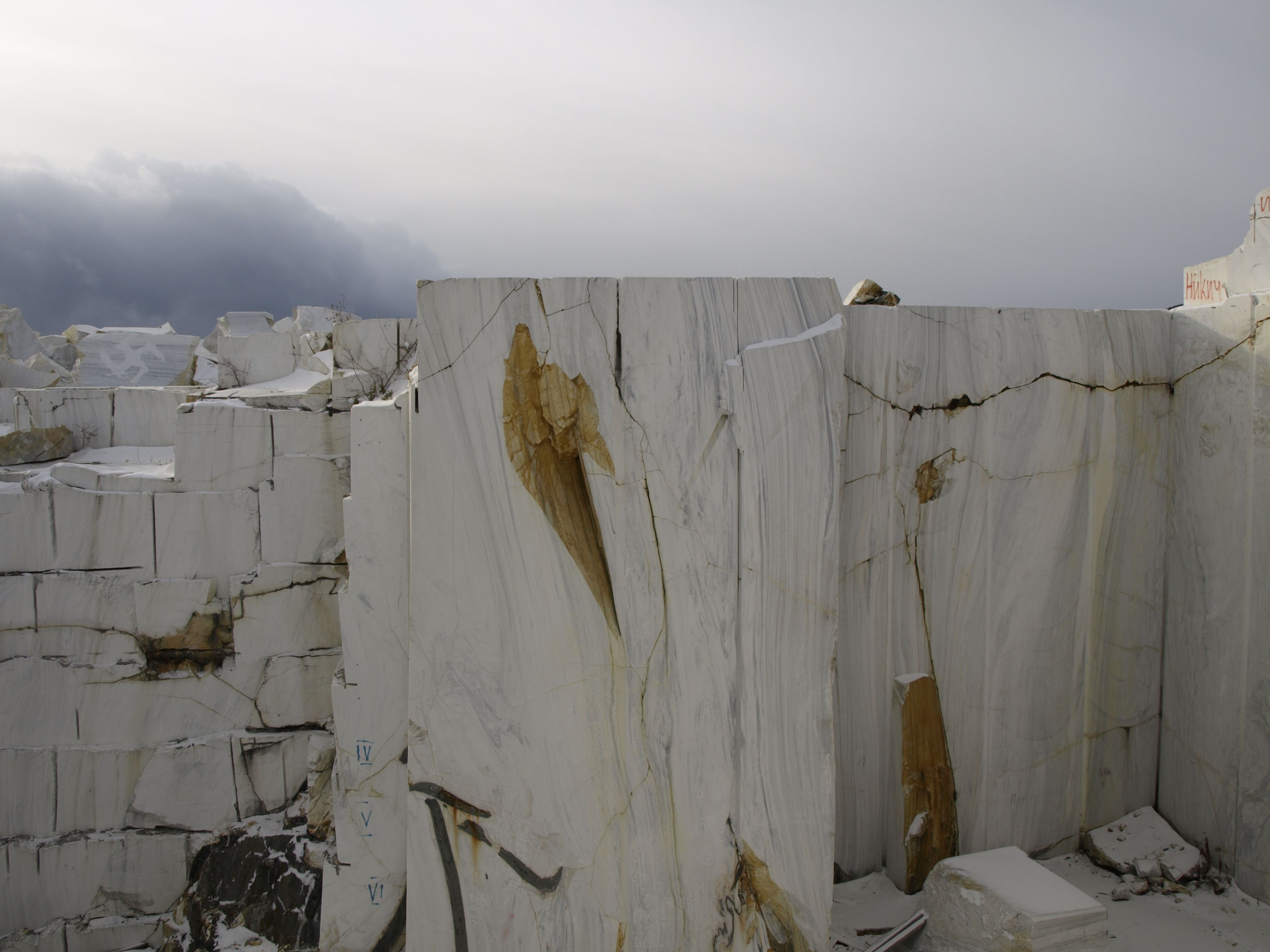 Мраморный карьер в Бугульдейке на западном берегу Байкала