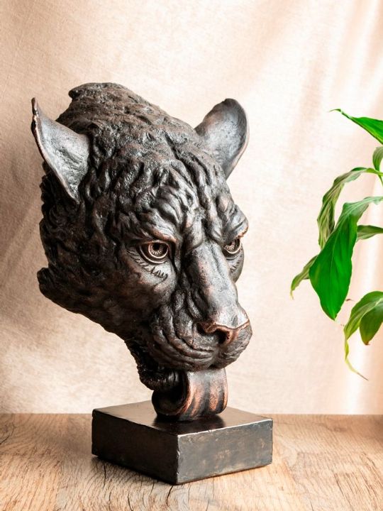 Анималистическая скульптура из металла