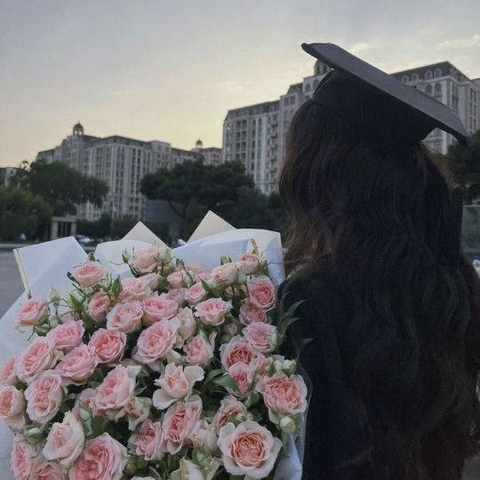 Композиции цветов в магазине Цветоф Омск