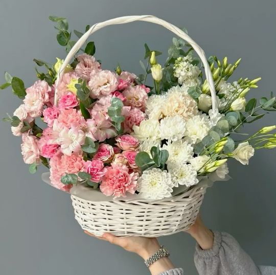 Композиции цветов в магазине Цветоф Омск