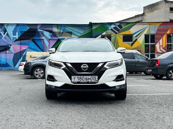 Помощь в продаже автомобиля Nissan Qashqai 2021 вид близко спереди