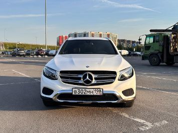 Помощь в продаже автомобиля Mercedes GLC 2016 вид прямо спереди