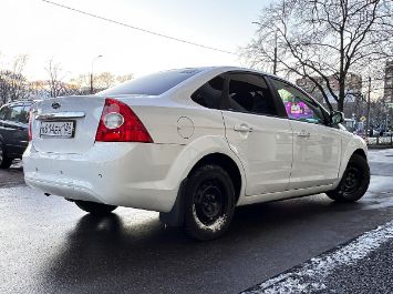 Помощь в продаже автомобиля Ford Focus 2009 вид со стороны