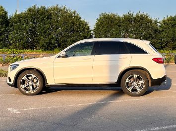 Помощь в продаже автомобиля Mercedes GLC 2016 вид сбоку