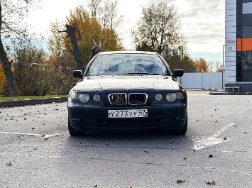 Помощь в продаже автомобиля BMW 3 серии вид близко спереди