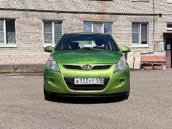 Помощь в продаже автомобиля Hyundai I20 2010 вид прямо спереди