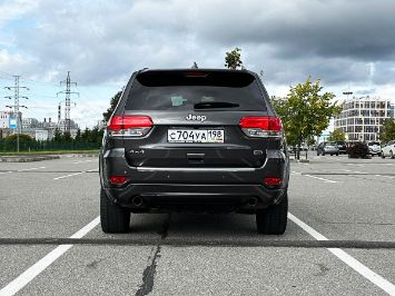 Продажа автомобилей без посредников Маруи Авто Санкт-Петербург, помощь в продаже автомобиля Grand Cherokee 2019 видсзади