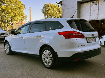 Помощь в продаже автомобиля Ford Focus 2017 вид со стороны