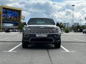 Продажа автомобилей без посредников Маруи Авто Санкт-Петербург, помощь в продаже автомобиля Grand Cherokee 2019 видблизко спереди