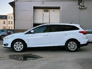 Помощь в продаже автомобиля Ford Focus 2017 вид сбоку