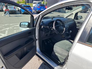 Помощь в продаже автомобиля Ford C-Max 2004 салон автомобиля