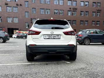 Помощь в продаже автомобиля Nissan Qashqai 2021 вид сзади