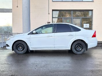 Помощь в продаже автомобиля Ford Focus 2009 вид сбоку