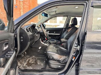 Помощь в продаже автомобиля Suzuki Grand Vitara 2010 салон автомобиля