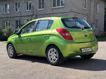 Помощь в продаже автомобиля Hyundai I20 2010 вид сзади